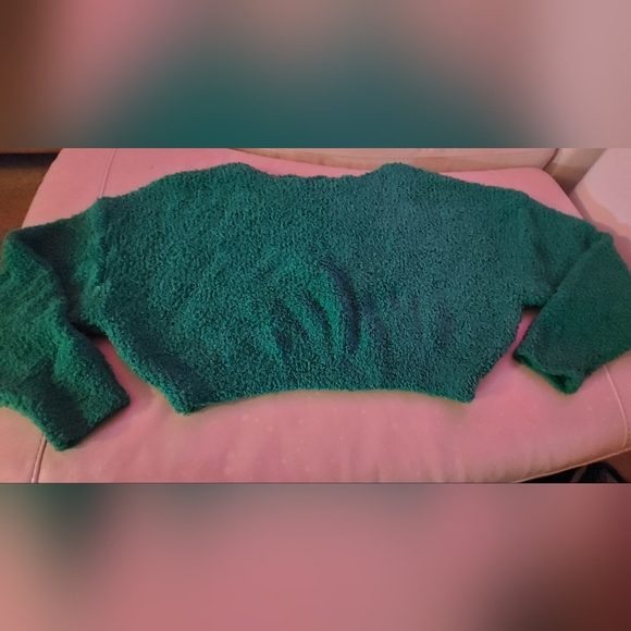 Fuzzy Cropped Sweater - Picture 3 of 3